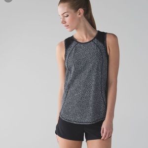 Sculpt Tank - Freckle Flower Black & White